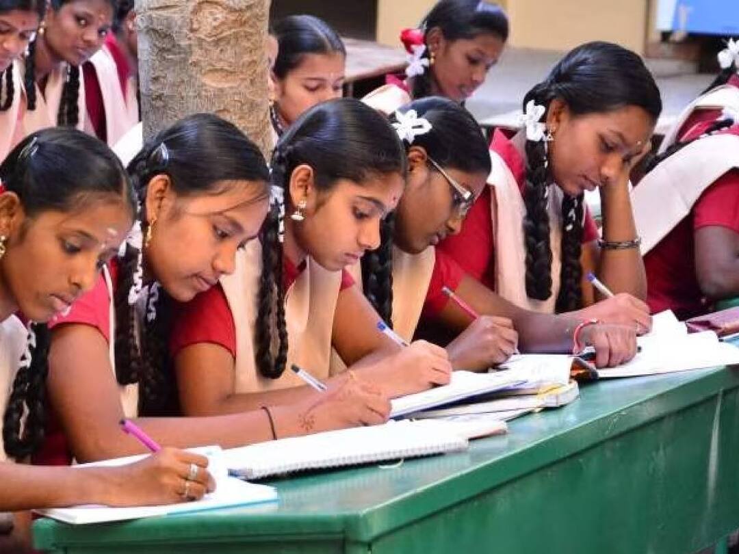 TN School Reopening: குறையாத வெயில் தாக்கம்; பள்ளிகள் திறப்பு ஒத்திவைக்கப்படுகிறதா? முழு விவரம்.. Tamil Nadu School Reopening Date Will be announced after the discussion with CM MK Stalin and Education Minister Anbil Mahesh Poyyamozhi TN School Reopening: குறையாத வெயில் தாக்கம்; பள்ளிகள் திறப்பு ஒத்திவைக்கப்படுகிறதா? முழு விவரம்..