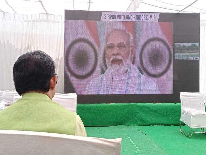 PM Narendra Modi virtual inspection of Sirpur and Yashwant Sagar pond In Indore MP News Ann World Environment Day: पीएम मोदी ने किया सिरपुर और यशवंत सागर तालाब का वर्चुअली निरीक्षण, पर्यावरण संरक्षण पर भी की बात