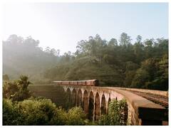 ट्रेन से सफर करते समय नहीं होना चाहिए दरवाजे पर खड़ा, कारण भी पढ़िए ऐसा क्यों नहीं करना चाहिए