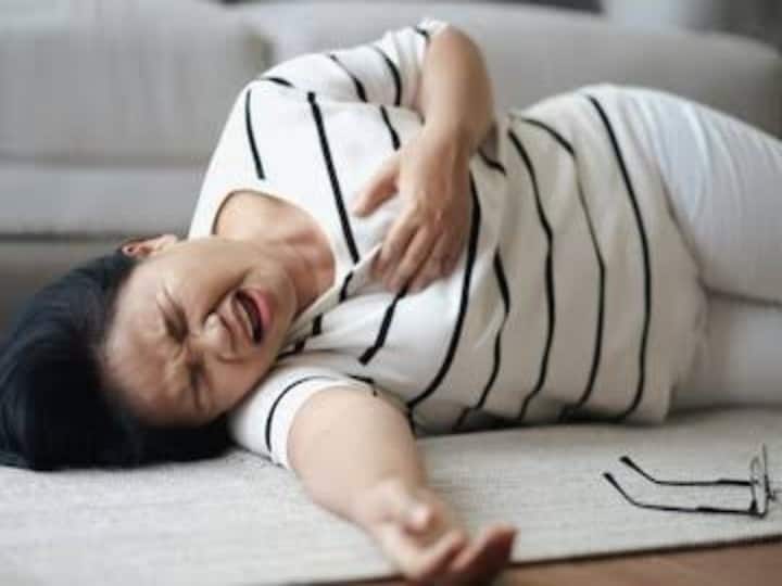 Heart Attack: जिन्हें हार्ट अटैक आता है उनमें आधे से ज्यादा लोग घर पर ही मर जाते हैं, पता है वजह क्या है? Most heart attack suffers dies at home know the reason Heart Attack: जिन्हें हार्ट अटैक आता है उनमें आधे से ज्यादा लोग घर पर ही मर जाते हैं, पता है वजह क्या है?