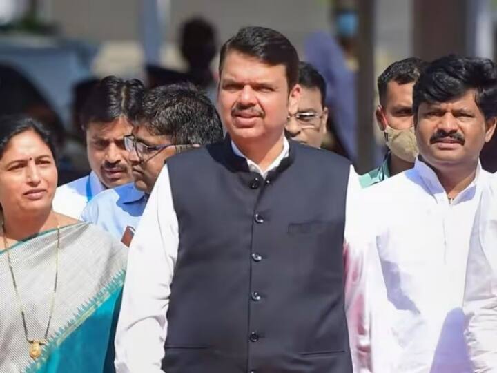 उनके अलावा महाराष्ट्र उप मुख्यमंत्री देवेंद्र फडणवीस भी एक्ट्रेस के अंतिम दर्शन के लिए पहुंचे.