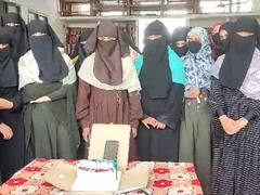 मुरादाबाद के मुस्लिम गर्ल्स मदरसे में सीएम योगी के जन्मदिन का जश्न, केक काटकर किया सेलिब्रेट