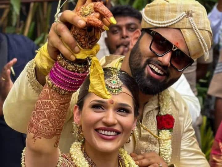 Abhishek and Aviva Wedding: अभिषेक अंबरीश और अवीवा बिदापा शादी के बंधन में बंध गए हैं. इनकी शादी में सुपरस्टार रजनीकांत और यश समेत कई फिल्मी सितारे और राजनेता मौजूद रहे.