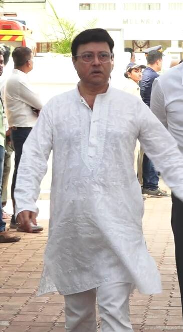 सुलोचना लाटकर  के अंतिम दर्शन के लिए बॉलीवुड एक्टर सचिन पिलगांवकर भी उनके घर पहुंचे.