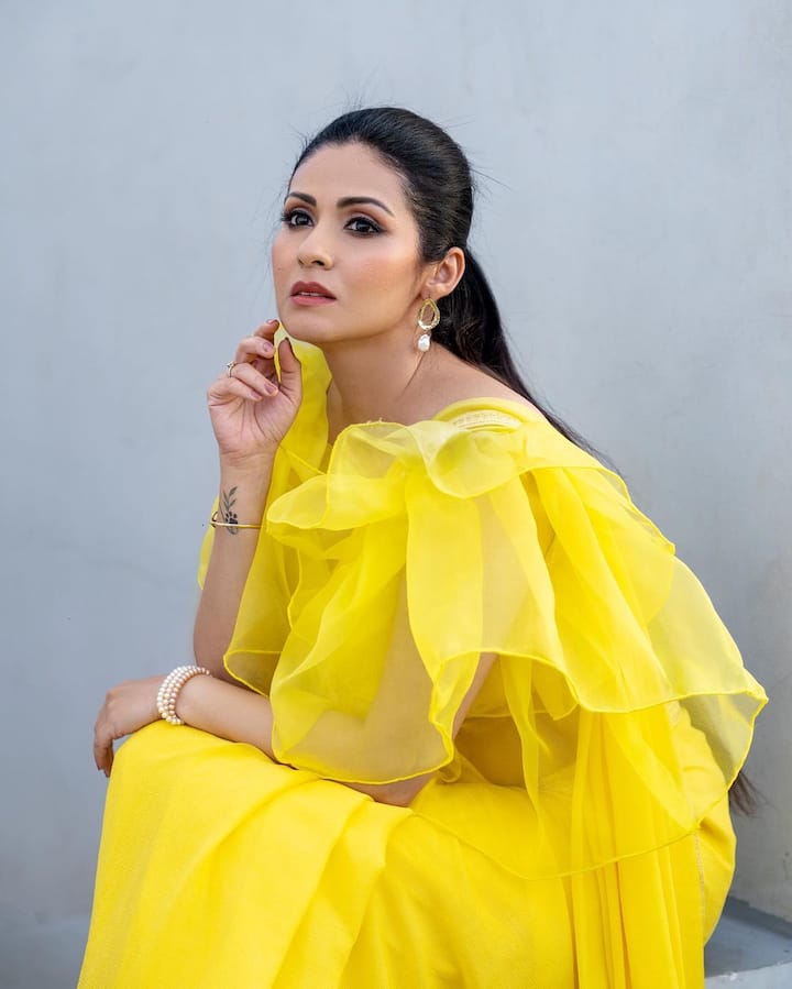 తాాజాగా తేజ తెరకెక్కించిన ‘అహింస‘ సినిమాలో కనిపించింది. Photo Credit: Sadaa/Instagram