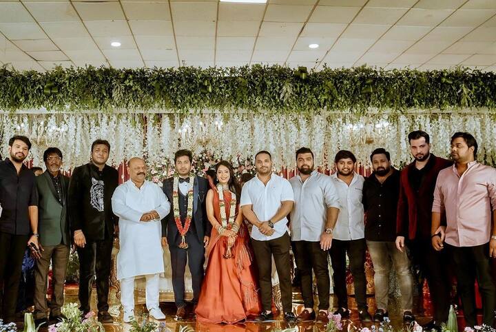 ఈ పెళ్లికి ఎంతో మంది సినీ ప్రముఖులు పాల్గొన్నారు. అలాగే మంత్రి హరీష్ రావు కూడా పాల్గొన్నారు.