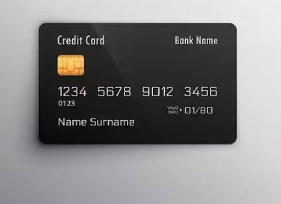 ਕ੍ਰੈਡਿਟ ਕਾਰਡ ਦੀ ਵਰਤੋਂ ਬਹੁਤ ਆਮ ਹੋ ਗਈ ਹੈ। ਅੱਜ ਦੇ ਸਮੇਂ ਵਿੱਚ ਲਗਭਗ ਹਰ ਕੋਈ ਕ੍ਰੈਡਿਟ ਕਾਰਡ ਦੀ ਵਰਤੋਂ ਕਰ ਰਿਹਾ ਹੈ। ਇਸ ਤੋਂ ਲੋਕਾਂ ਨੂੰ ਬਹੁਤ ਲਾਭ ਮਿਲਦਾ ਹੈ। ਹਾਲਾਂਕਿ ਜੇਕਰ ਕ੍ਰੈਡਿਟ ਕਾਰਡ ਦੀ ਵਰਤੋਂ ਕਰਦੇ ਸਮੇਂ ਕੁਝ ਸਾਵਧਾਨੀਆਂ ਨਾ ਵਰਤੀਆਂ ਜਾਣ ਤਾਂ ਕਈ ਨੁਕਸਾਨ ਚੁੱਕਣੇ ਪੈਂਦੇ ਹਨ।