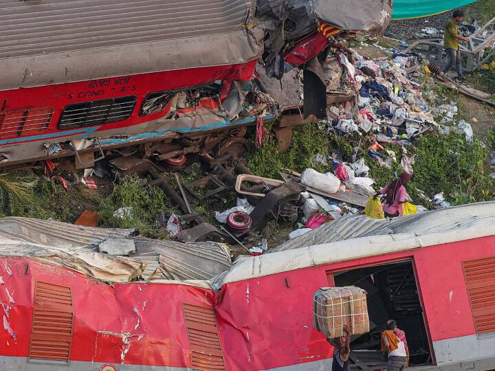 Odisha Train Accident: बालासोर रेल्वे दुर्घटना अपघात की, घातपात? इंटरलॉकिंग सिस्टमसोबत छेडछाड, CBI चौकशी होणार Odisha Train Accident Coromandel Express Derailment Inquiry cbi inquiry ordered initial probe indicate sabotage Odisha Train Accident: बालासोर रेल्वे दुर्घटना अपघात की, घातपात? इंटरलॉकिंग सिस्टमसोबत छेडछाड, CBI चौकशी होणार