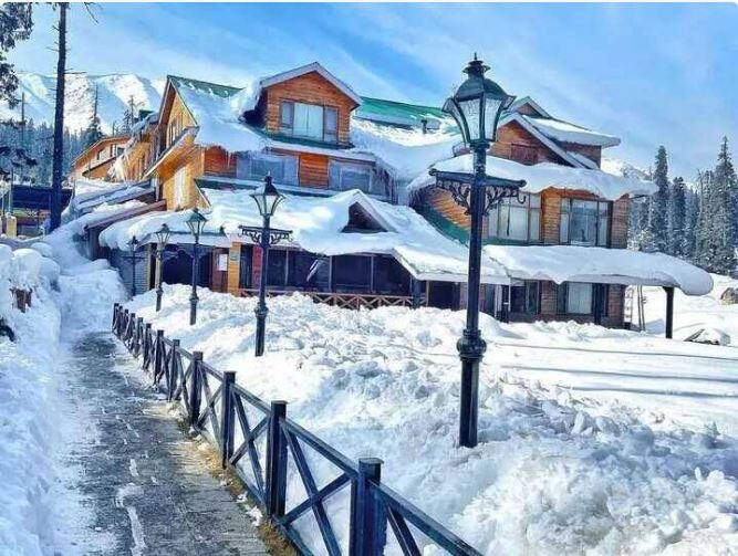 these are the four best hill station to visit in summer ਸ਼ਿਮਲਾ-ਮਨਾਲੀ ਤਾਂ ਹੋ ਗਏ ਆਮ... ਜੇ ਤੁਸੀਂ ਘੁੰਮਣ ਜਾਣਾ ਚਾਹੁੰਦੇ ਹੋ, ਤਾਂ ਇੱਥੇ ਜਾਓ, ਮਿਲੇਗਾ ਸਕੂਨ