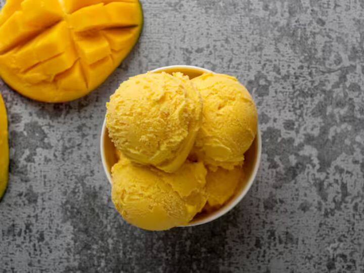 Make mango ice cream with fresh juicy mangoes you will get relief in summer घर में भी बना सकते हैं मैंगो आइसक्रीम...स्वाद इतना कमाल होगा की बाहर से खाना भूल जाएंगे