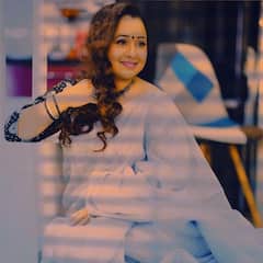 Sonalika Joshi  Birthday: रियल लाइफ में स्टाइलिश हैं ‘तारक मेहता’ की ‘माधवी भाभी’, लग्जरी घर में जीती हैं क्वीन वाली लाइफ