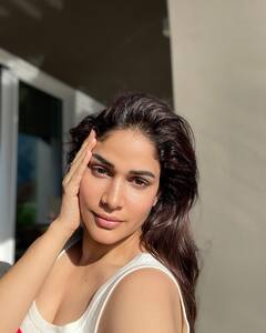 క్యూట్ స్మైల్ తో కట్టిపడేస్తున్న లావణ్య త్రిపాఠి