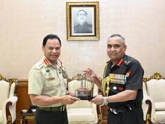 सेना प्रमुख जनरल मनोज पांडे ने बांग्लादेशी समकक्ष से मुलाकात की, सुरक्षा संबंधों हुई चर्चा