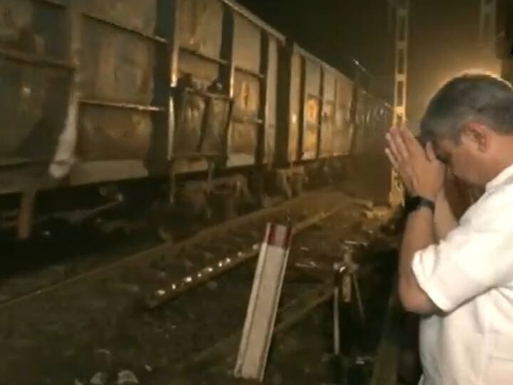 The first train passed through the track 51 hours after the Odisha accident, the railway minister prayed with folded hands