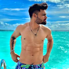 Rinku Singh : IPL गाजवणारा रिंकू सिंह करतोय 'मालदीव'ची सफर, सिक्स पॅक ॲब्स दाखवणारे फोटो व्हायरल