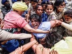 Wrestlers Protest: నిరసనల నుంచి సాక్షి మాలిక్ తప్పుకున్నారంటూ వార్తలు, ఫేక్ అని కొట్టిపారేసిన రెజ్లర్