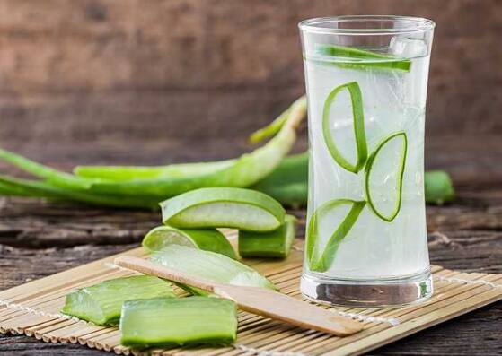 Drink Aloe Vera Juice : ਐਲੋਵੇਰਾ ਦਾ ਸਦੀਆਂ ਤੋਂ ਆਪਣਾ ਇੱਕ ਇਤਿਹਾਸ ਹੈ। ਐਲੋਵੇਰਾ ਨੂੰ ਕਈ ਤਰ੍ਹਾਂ ਦੀਆਂ ਸਰੀਰਕ ਅਤੇ ਮਾਨਸਿਕ ਸਮੱਸਿਆਵਾਂ ਦੇ ਹੱਲ ਲਈ ਸਭ ਤੋਂ ਵਧੀਆ ਮੰਨਿਆ ਜਾਂਦਾ ਹੈ।