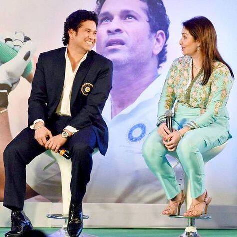 ਹਾਲਾਂਕਿ, ਸ਼ੁਰੂਆਤੀ ਦਿਨਾਂ ਵਿੱਚ ਸਚਿਨ ਅਤੇ ਅੰਜਲੀ ਲਈ ਇੱਕ ਦੂਜੇ ਨੂੰ ਮਿਲਣਾ ਬਹੁਤ ਮੁਸ਼ਕਲ ਸੀ। ਅੰਜਲੀ ਨੇ ਇਕ ਇੰਟਰਵਿਊ 'ਚ ਦੱਸਿਆ ਸੀ ਕਿ ਜਦੋਂ ਉਹ ਸਚਿਨ ਨੂੰ ਮਿਲਣ ਜਾਂਦੀ ਸੀ ਤਾਂ ਡਰਦੀ ਸੀ ਕਿ ਕੋਈ ਉਨ੍ਹਾਂ ਨੂੰ ਪਛਾਣ ਨਾ ਲਵੇ ਕਿਉਂਕਿ ਜੇਕਰ ਕੋਈ ਸਚਿਨ ਨੂੰ ਪਛਾਣ ਲਵੇ ਤਾਂ ਉਨ੍ਹਾਂ ਲਈ ਮੁਸ਼ਕਿਲਾਂ ਖੜ੍ਹੀਆਂ ਹੋ ਸਕਦੀਆਂ ਹਨ। (ਫੋਟੋ ਕ੍ਰੈਡਿਟ- ਸੋਸ਼ਲ ਮੀਡੀਆ)