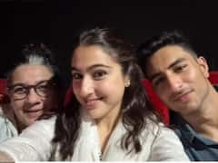 মা-ভাইয়ের সঙ্গে প্রেক্ষাগৃহে 'জরা হটকে জরা বঁচকে' দেখতে হাজির সারা আলি খান