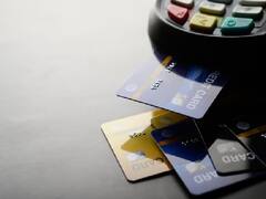 Credit Card Spending: क्रेडिट कार्ड यूज करने में रखें इस बात का ख्याल, वर्ना होंगे कई नुकसान