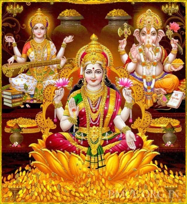 শ্রী যন্ত্র স্থাপন করার সময় ওম শ্রী শ্রী শ্রী নমঃ বা ওম শ্রী শ্রী শ্রী মন্ত্র জপ করুন। শ্রী যন্ত্র স্থাপন করলে ঘরে লক্ষ্মীর বাস হয় এবং অর্থ কখনও আসে না। ব্যক্তির চাকরিতে উন্নতি হয় এবং অর্থের অভাব হয় না।