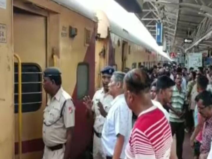 Train Stopped in Odisha after smoke emanates from coach know more details here ஏசி கோச்சில் வெளியான புகை... பதறி போன பயணிகள்... ஒடிசா ரயிலில் பரபரப்பு..!