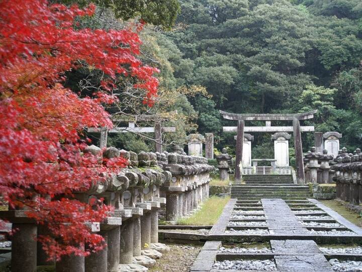 Divorce Temple Japan: दुनिया के एक देश में ऐसा अनोखा तलाक मंदिर भी है, जहां पतियों से परेशान महिलाएं आती हैं. लगभग 600 साल पुराने इस मंदिर का नाम टेकोजी मंदिर है.