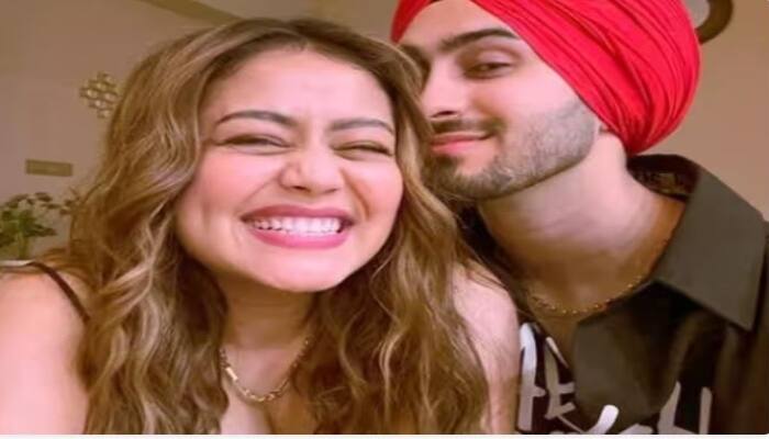 ਨੇਹਾ ਕੱਕੜ ਅਤੇ ਰੋਹਨਪ੍ਰੀਤ ਸਿੰਘ ਦਾ ਵਿਆਹ ਅਕਤੂਬਰ, 2020 ਵਿੱਚ ਹੋਇਆ ਸੀ। ਦੋਵੇਂ ਵਿਆਹ ਤੋਂ ਕੁਝ ਸਮੇਂ ਪਹਿਲਾਂ ਰਿਲੇਸ਼ਨਸ਼ਿਪ 'ਚ ਸਨ। ਨੇਹਾ ਦੇ ਜਨਮਦਿਨ 'ਤੇ ਜਾਣੋ ਉਸ ਦੀ ਲਵ ਸਟੋਰੀ ਬਾਰੇ।