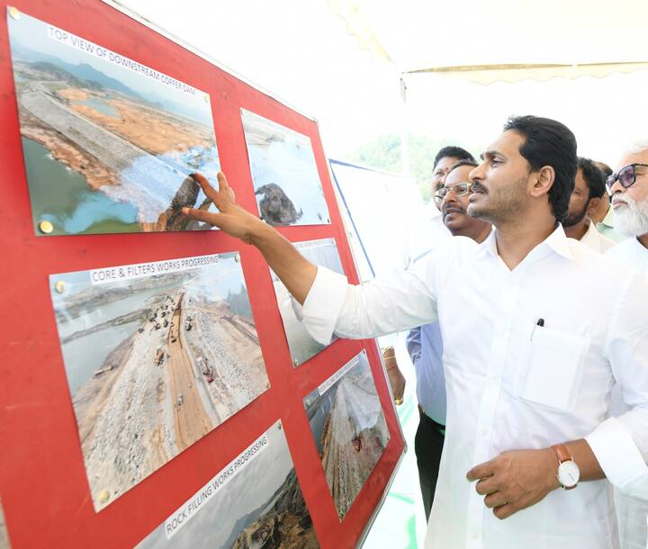 పోలవరం సైట్ లో ఏర్పాటు చేసిన ప్రాజెక్ట్ ఫోటో లను సందర్శించిన సీఎం జగన్
