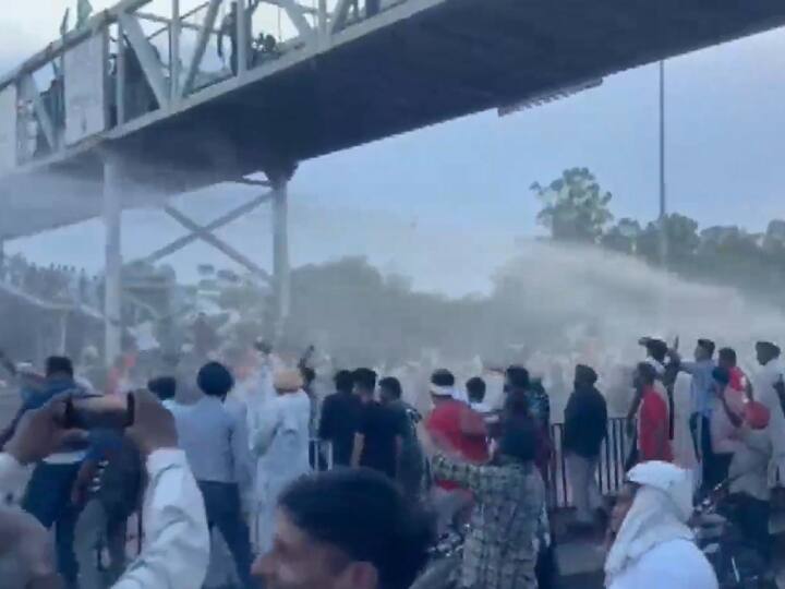 Farmers Protest: कुरुक्षेत्र के शाहबाद में किसानों ने किया NH जाम, पुलिस ने तितर-बितर करने के लिए वाटर कैनन का किया इस्तेमाल Police uses water cannons on farmers who blocked NH 44 in Kurukshetra and protesting for MSP for sunflower seed Farmers Protest: कुरुक्षेत्र के शाहबाद में किसानों ने किया NH जाम, पुलिस ने तितर-बितर करने के लिए वाटर कैनन का किया इस्तेमाल
