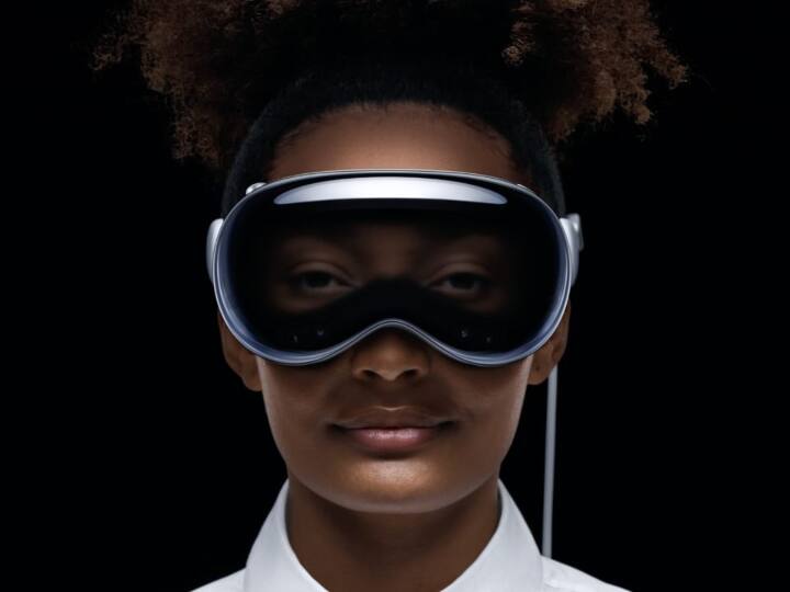 Apple unveiled vision pro device with exterior cameras with home view check know how it works Apple Vision Pro: आंखों के इशारे पर नाचेगी दुनिया, बस चुकानी होगी इतनी कीमत
