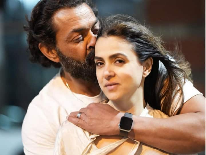 Bobby Deol’s real wife Tanya is very beautiful, the actor showered love by sharing romantic pictures