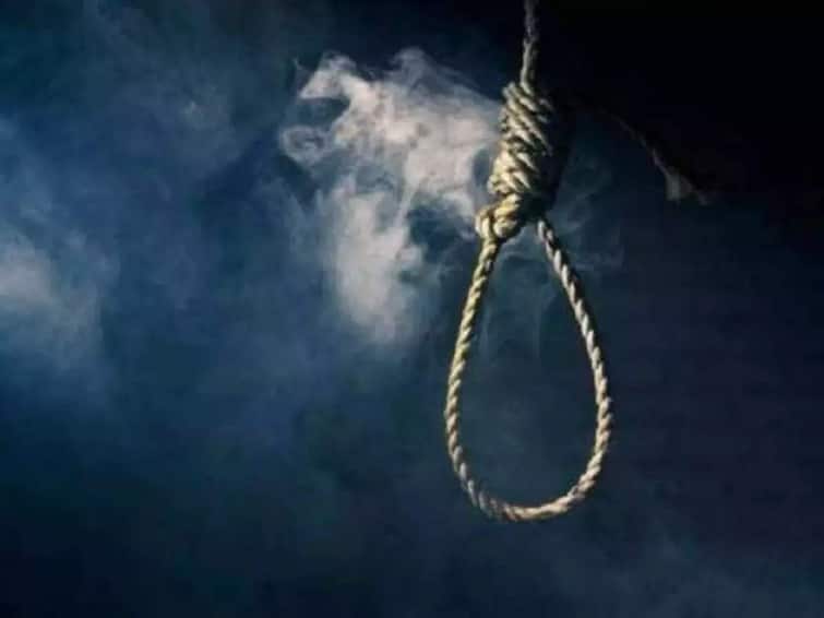 Suicide Case: a man committed Suicide on the tree branch in rajkot dhebar road, police handle case Suicide: રાજકોટમાં વધુ એક શંકાસ્પદ મોત, ઝાડ પરથી લટકતો મૃતદેહ મળ્યો