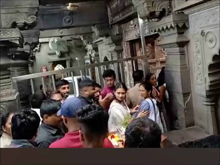 'सबसे कातिल गौतमी पाटील'ची सध्या तरुणांमध्ये चांगलीच क्रेझ आहे.
