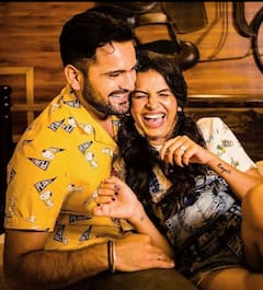 Siddharth Chandekar And Mitali Mayekar: सिद्धार्थ आणि मिताली यांनी शेअर केले आयफेल टॉवरच्या समोरील खास फोटो; नेटकरी म्हणतात,'टायटॅनिक मधली पोज...'