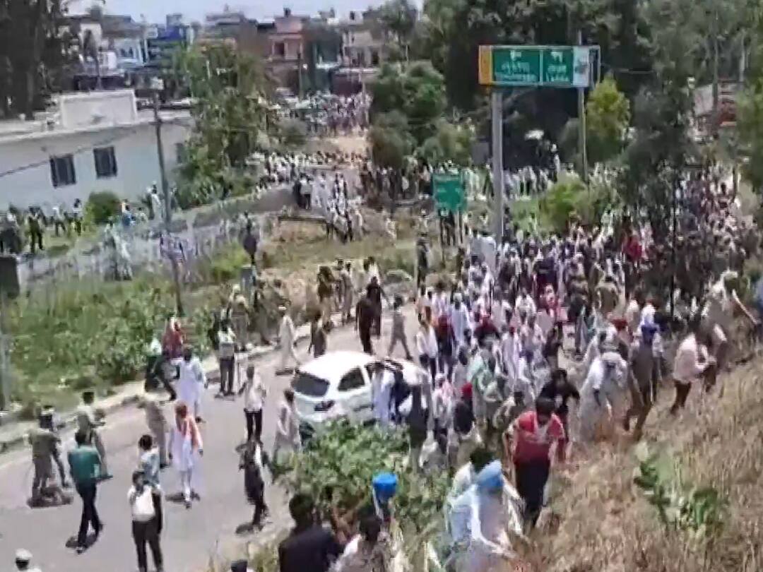Farmers Stage Highway Blockade In Haryana's Shahbad, Demand MSP For Sunflower Seeds: WATCH Farmers Block Haryana Highway, Demand Minimum Support Price For Sunflower Seeds Watch Video Farmers Stage Highway Blockade In Haryana's Shahbad, Demand MSP For Sunflower Seeds: WATCH