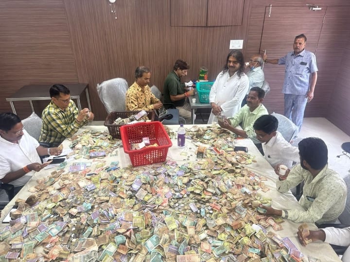 Indore Khajrana Ganesh temple counting of donations started Madhya Pradesh Ann Khajrana Ganesh Mandir: खजराना गणेश मंदिर को मिले दान की हुई गिनती, पहले दिन दानपेटियों से निकले 33 लाख रूपये