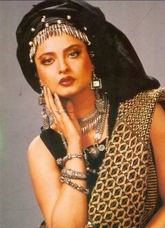 Rekha ने शूटिंग पर इस एक्ट्रेस को मारा था खींच के थप्पड़, फूट-फूटकर रो पड़ी थीं एक्ट्रेस, सालों बाद हुआ खुलासा