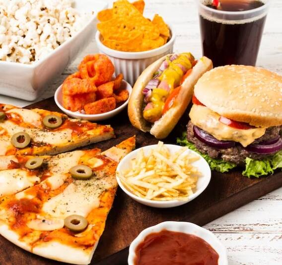 ਜੰਕ ਫੂਡ ਵੇਚਣ ਵਾਲੇ ਹੋ ਜਾਣ ਸਾਵਧਾਨ!  ਹੁਣ ਨਹੀਂ ਚੱਲੇਗੀ ਦੁਕਾਨਦਾਰਾਂ ਦੀ ਮਨਮਾਨੀ