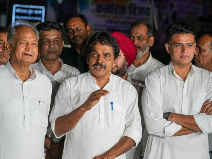 Rajasthan Politics: speculation of Sachin Pilot forming new political party ashok gehlot congress leaders reaction 10 highlights Rajasthan Politics: क्या सचिन पायलट बढ़ाएंगे कांग्रेस की टेंशन? करीबियों और राजस्थान के प्रभारी ने दिया जवाब | 10 बड़ी बातें