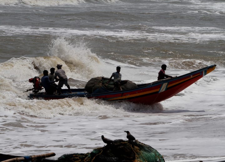 cyclone biparjoy update imd alert maharashtra gujarat karnataka goa from arab sea cyclone Cyclone Biparjoy : चक्रीवादळाचा जोर वाढला! मुंबई, रायगडसह 'या' किनारपट्टी भागात धोक्याचा इशारा