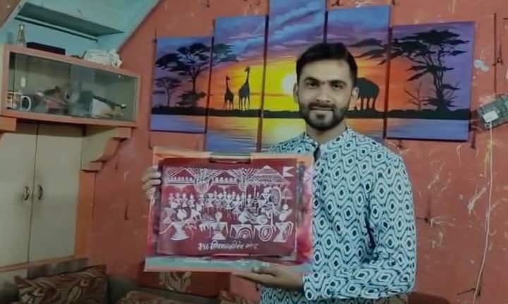 शिवराज्याभिषेक सोहळ्याची वारली पेंटींग काढण्यासाठी त्यांनी एक तासाचा कालावधी लागला.