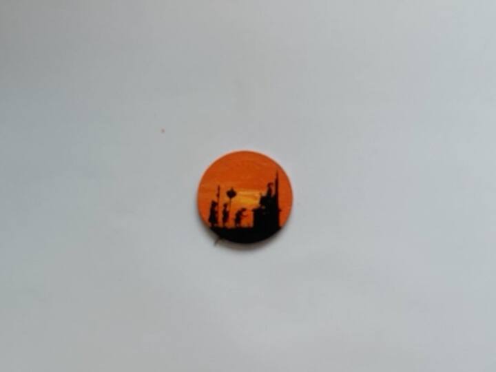 राज्यभरातून अनेक शिवभक्तांनी रायगडावर हजेरी लावली आहे.