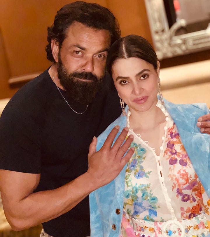 वर्कफ्रंट की बात करें तो बॉबी देओल बहुत जल्द ‘आश्रम’ के पार्ट 3 में नजर आने वाले है. इस वेब सीरीज में एक्टर की एक्टिंग के सभी लोग कायल हो चुके हैं.