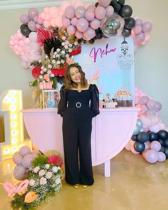 Neha Kakkar House Pics: पति के साथ मुंबई के इस लग्जरी फ्लैट में रहती हैं नेहा कक्कड़, यहां देखिए सिंगर के लिविंग से लेकर किचन तक की तस्वीरें