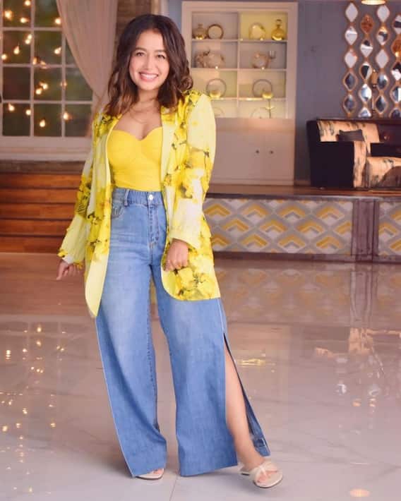 Neha Kakkar House Pics: पति के साथ मुंबई के इस लग्जरी फ्लैट में रहती हैं नेहा कक्कड़, यहां देखिए सिंगर के लिविंग से लेकर किचन तक की तस्वीरें