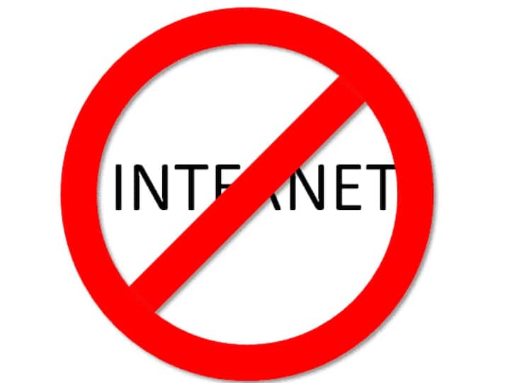 Order to shut down internet services in Kolhapur the administration decision as the agitation turned violent Kolhapur News: कोल्हापुरात इंटरनेट सेवा बंद करण्याचे दूरसंचार कंपन्यांना आदेश; आंदोलनाला हिंसक वळण लागल्याने प्रशासनाचा निर्णय