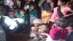 70 ਸਾਲਾ ਬਜ਼ੁਰਗ ਬਣਿਆ ਲਾੜਾ , ਘੋੜੀ 'ਤੇ ਚੜ ਵਿਆਹੁਣ ਆਇਆ ਲਾੜੀ , ਇਸ ਅਨੌਖੇ ਵਿਆਹ ਦੀ ਖ਼ੂਬ ਚਰਚਾ