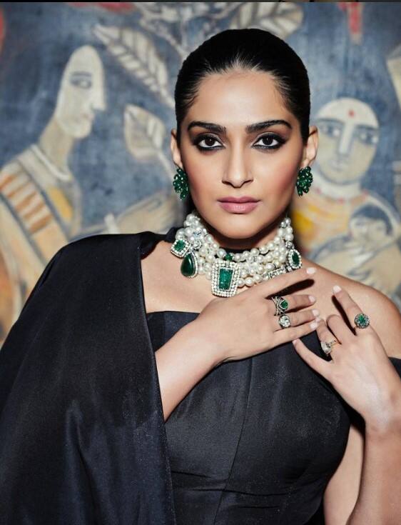 Sonam Kapoor on bold scenes: सोनम कपूर ने फिल्म वीरे दी वेडिंग में बोल्ड सीन्स दिए थे. उनके बोल्ड सीन पर उनके ससुराल वालों का क्या रिएक्शन था, आइए जानते हैं...