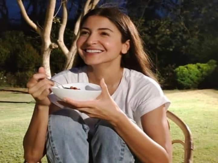 fitness tips bollywood actress and virat kohli wife anushka sharma dinner time आखिर शाम को 6 बजे ही डिनर क्यों कर लेती हैं अनुष्का शर्मा? जानिए ये करने का क्या फायदा है